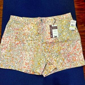 Bran new Amanda floral shorts classic rise